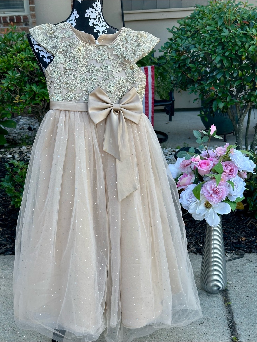Girls' Elegant Cream Tulle Party Dress with Bow